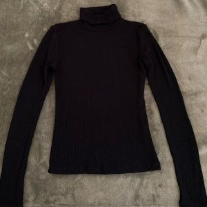 Sky and Sparrow black turtleneck from Tillys